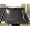 Image 2 : LG STAINLESS STEEL 4 BURNER ELECTRIC STOVE WITH CONVECTION OVEN