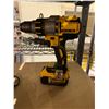 Image 3 : DEWALT DCD995 1/2" CORDLESS HAMMER DRILL WITH 20V MAX BATTERY & CHARGER