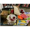 Image 2 : PALLET OF ASSORTED HOME ITEMS INCLUDING; DECOR, KITCHENWARE, GLASSWARE & MORE