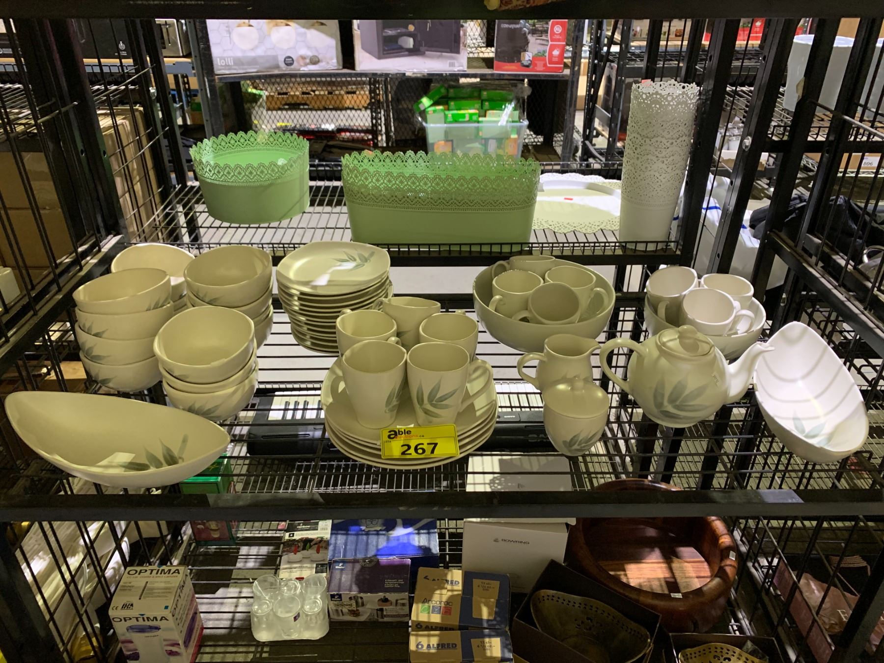 Dishware Collection Point LARGE THE HOME CLASSIC'S DISHWARE COLLECTION - Able Auctions