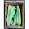 Image 7 : PAIR OF ADIDAS YEEZY BOOST 350 V2 GLOW SHOES SIZE 10.5
