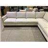 Image 3 : 2-PC SECTIONAL SOFA