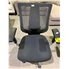 Image 2 : MESH BACK ROLLING OFFICE CHAIR