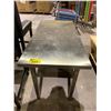 Image 3 : STAINLESS STEEL TABLE