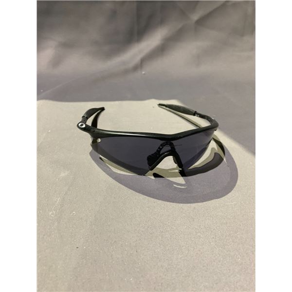 *AUTHENTIC* PAIR OF OAKLEY SUNGLASSES
