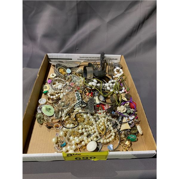 TRAY OF ASSORTED JEWELRY
