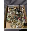 Image 2 : TRAY OF ASSORTED JEWELRY