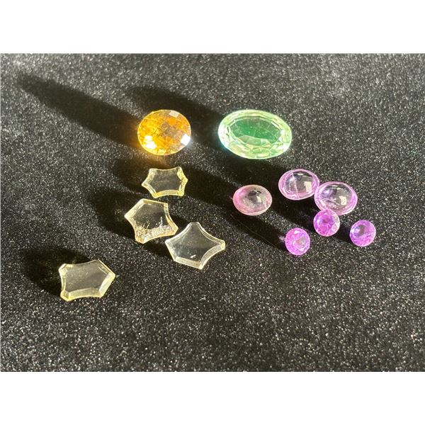 ASSORTED GEMS INCLUDING 5 CITRINE, LIME SPINEL, 4 AMETHYSTS, & 3 LAB GROWN PURPLE SAPHIRE