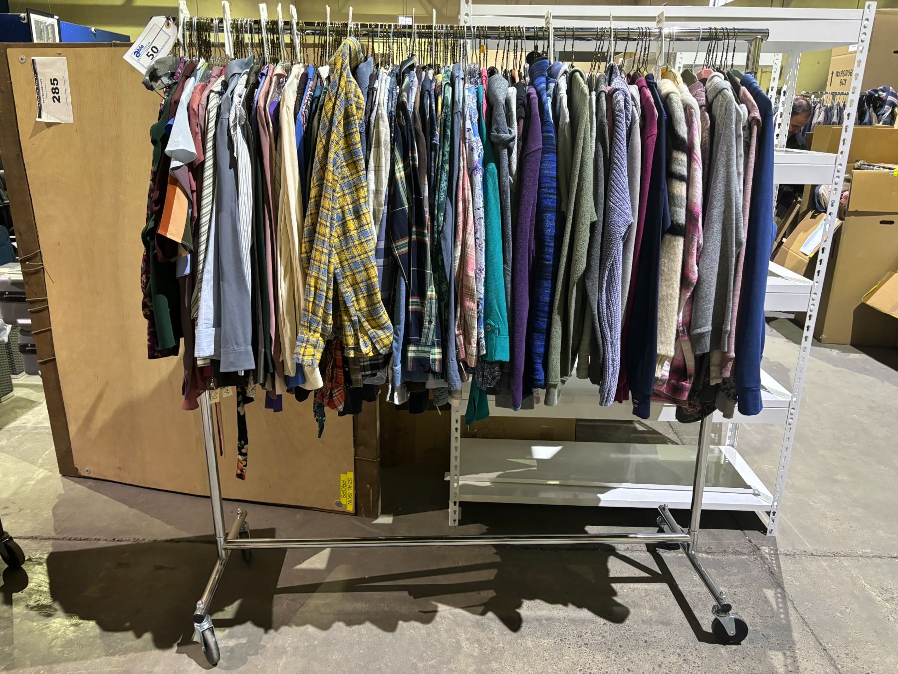 RACK OF ASSORTED CLOTHING INCLUDING; LONG SLEEVE SHIRTS & HOODIES (RACK ...