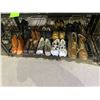 Image 1 : SHELF LOT OF ASSORTED SHOES