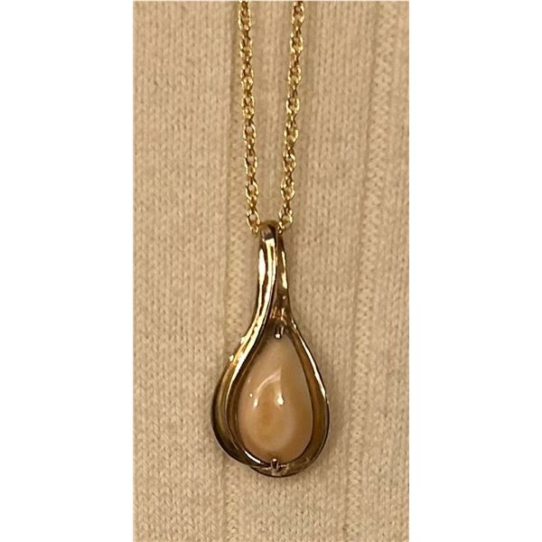 Elk Ivory Pendant in 10K Gold