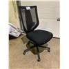 Image 2 : ROLLING MESH OFFICE CHAIR