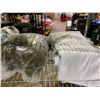 Image 2 : 4 PIECES OF ASSORTED BEDDING