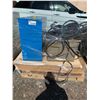 Image 1 : PALLET OF ASSORTED ITEMS INCLUDING; MULTIPURPOSE RUBBER BANDS, LOAD STRAPS, WALL MOUNT 2 DOOR METAL