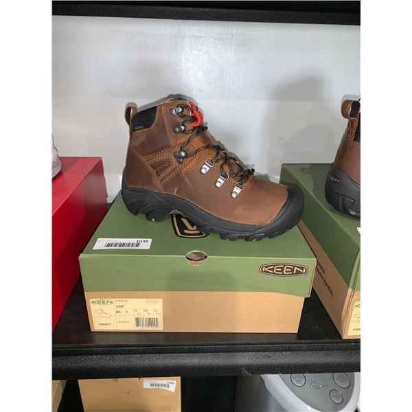 Keen Women's Pyrenees Hiking Boot Color Syrup Size 7