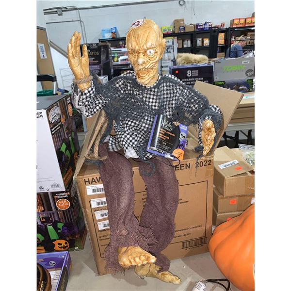 Holiday Living Hanging Animated Zombie 25.59"x4.33"x39.37"