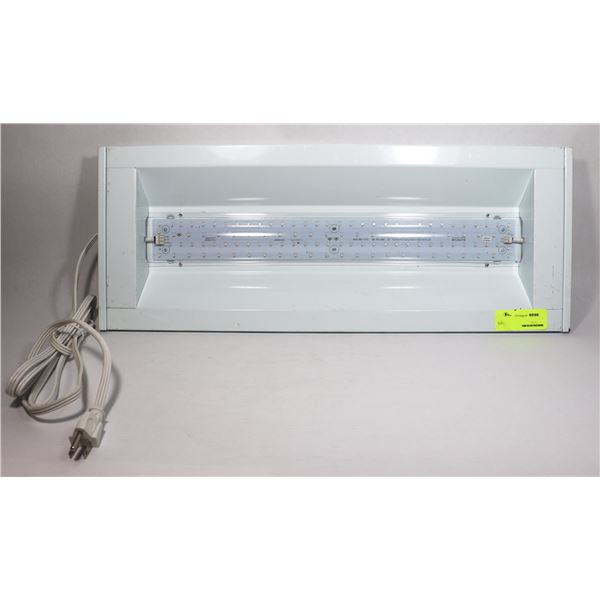 LED GROW LIGHT (22" LONG)
