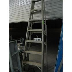 8' ALUMINUM STEP LADDER