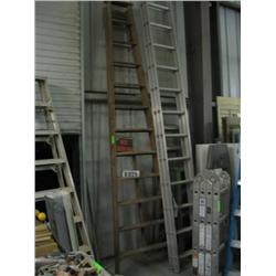 12' WOODEN STEP LADDER