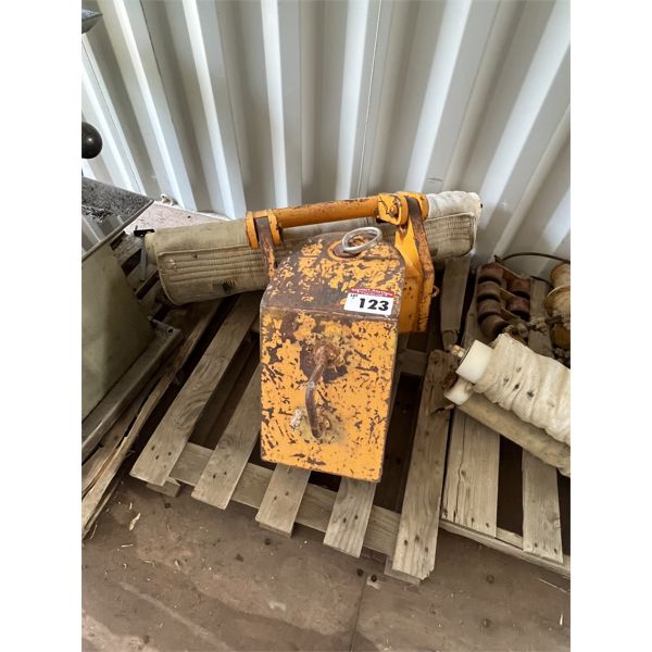 Soft grapple for pipelines.