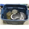 Image 1 : 1 TOTE W/ KEURIG MACHINE 3 POLYCARB MEASURING CUPS