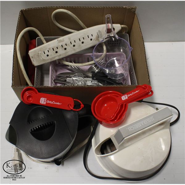 FLAT OF ASSORTED KITCHENWARES INCL: 2 KETTLES,