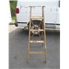 Image 1 : RED TOP 5' WOODEN LADDER