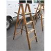 Image 2 : RED TOP 5' WOODEN LADDER