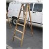 Image 2 : RED TOP 6' WOODEN LADDER