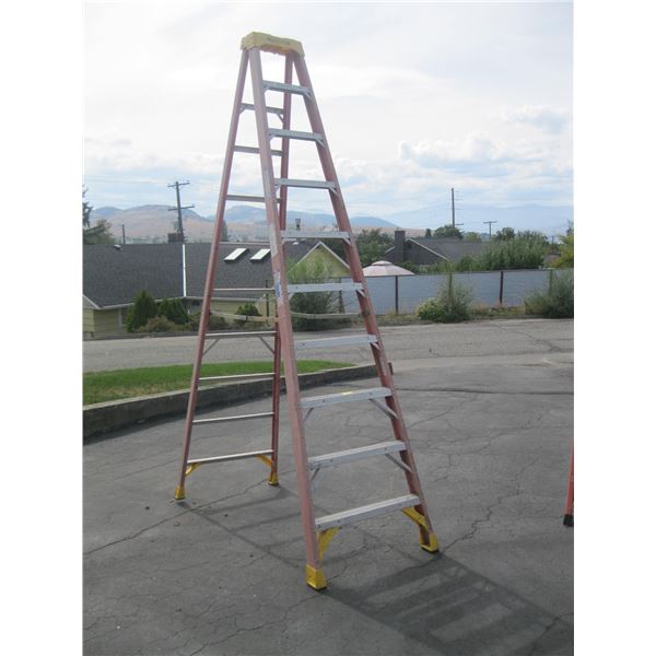 10' F/G STEP LADDER