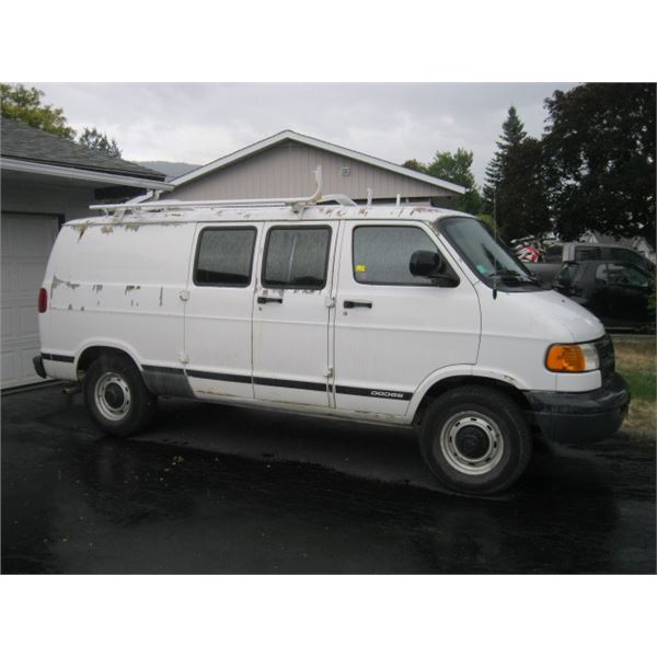 2003 DODGE RAM B2500 3/4 TON WHITE VAN WITH ROOF RACK & BINS, ENGINE RE/RE AT 301,648KM, TRANNY RE/R