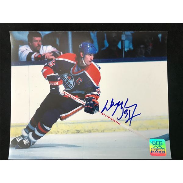 WAYNE GRETZKY SIGNED EDMONTON OILERS 8 X 10 (GCG HOLO)