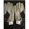 Image 2 : KURT WARNER SIGNED (4 TIMES) GAME USED FOOTBALL GLOVES (GCG HOLO)