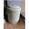 Image 1 : Medalta 25 gallon crock with lid - Lid Does have some chips