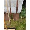 Image 2 : Lot with shovels, broom , ax , sledgehammer et cetera