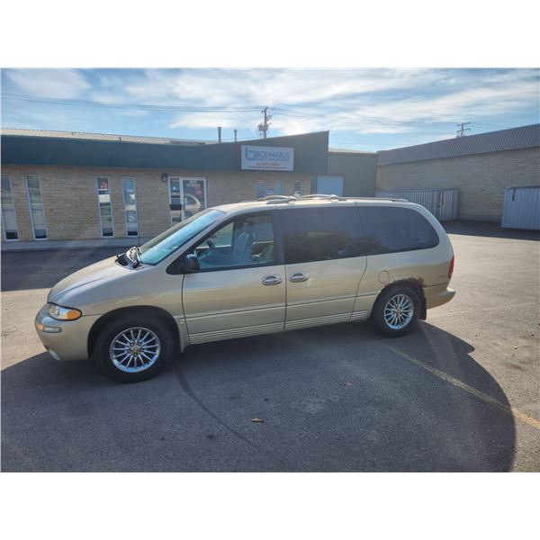 1999 Chrysler Limited Town & Country Mini Van  VIN 1C4GP64L7XB901687  226,779 KMS