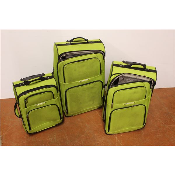 * Set of 3 Suitcases