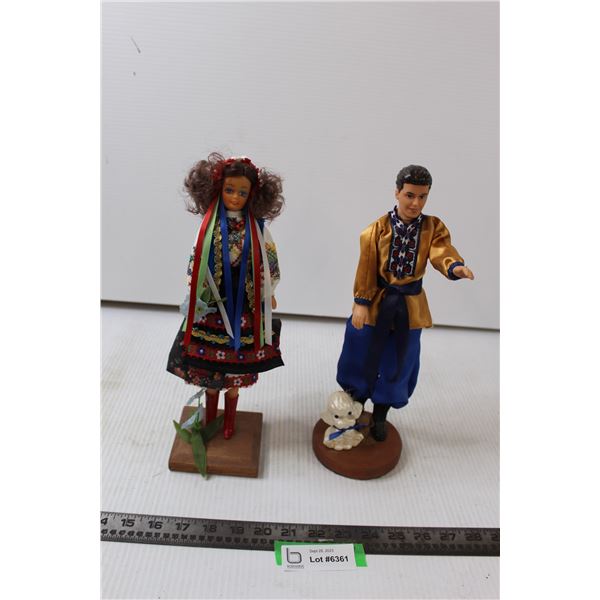 (2) Ukrainian Dolls