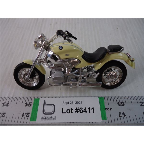 1997 Motormax 1:18 Scale 1200 C Motorcycle from James Bond Movie