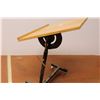 Image 2 : * Flip-up Desk (24"w x 24"d x 26")
