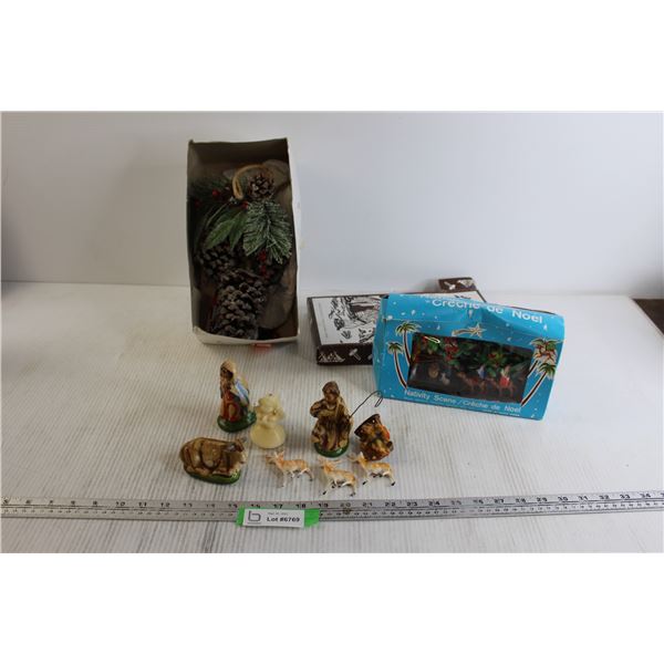 Nativity Scene - In Box, Navtivity Scene Pieces, Christmas Centrepiece