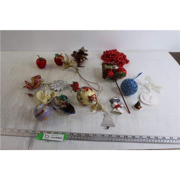 (10+) Assorted Christmas Ornaments