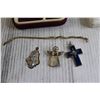 Image 3 : Costume Jewelry - Charms, Rings, Bracelet, Earrings