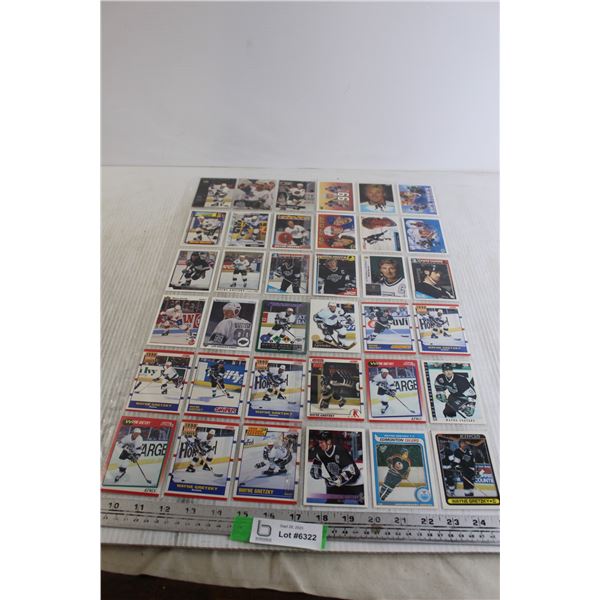 (36) Wayne Gretzky Trading Cards