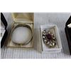 Image 3 : Costume Jewelry - Brooches, Earrings, Necklace, Ring