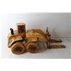 Image 7 : Wooden Folk Art Tractor