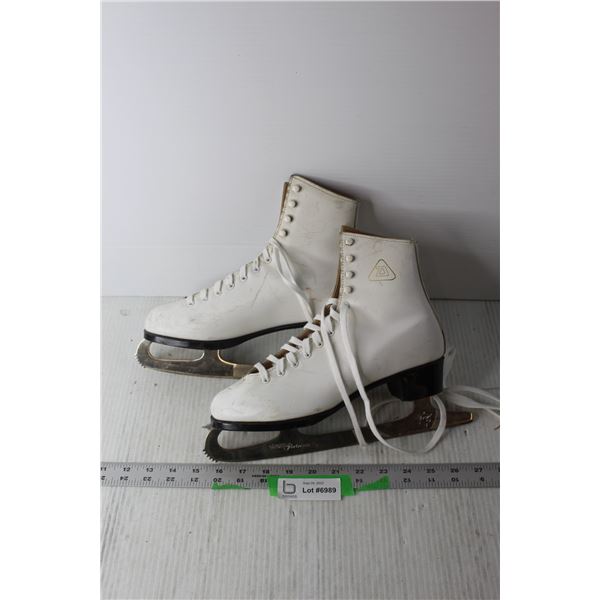 * Pair of Women's Ice Skates - Size 8