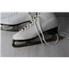 Image 2 : * Pair of Women's Ice Skates - Size 8