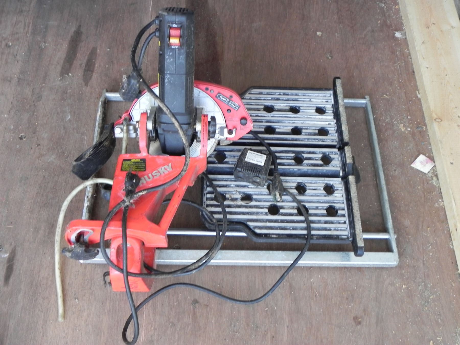 HUSKY THD950LN WET TILE SAW