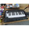 Image 1 : Portable Electronic Keyboard Piano